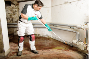Durch den Schritt der Versieglung bei der Kellerbodensanierung, wird der Boden gegen Kapillarfeuchte abgesperrt.