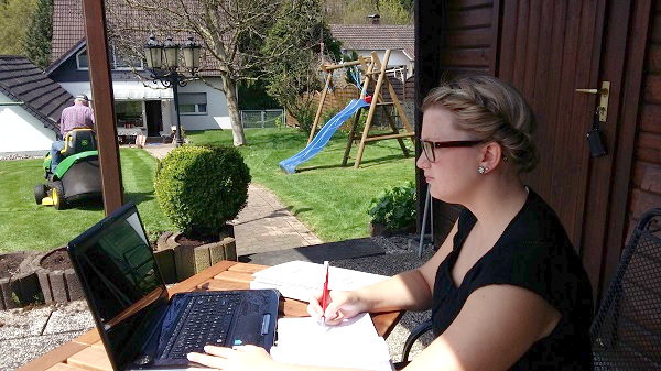 Homeoffice als modernen und flexiblen Arbeitsplatz Homeoffice als modernen und flexiblen Arbeitsplatz. Attraktiver Arbeitgeber.