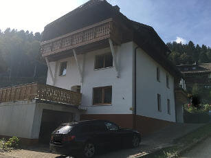Das Mehrfamilienhaus von Herrn Wolf in Todtmoos Das Mehrfamilienhaus von Herrn Wolf aus Todtmoos welches gegen aufsteigende und seitlich eindringende Feuchtigkeit im Mauerwerk durch ISOTEC-Lörrach im November 2016 saniert wurde.