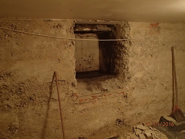 Altes Kellerfenster wurde entfernt