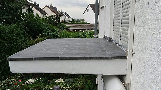 Der Balkon nach der Sanierung- sieht wie neu aus Der Balkon nach der Sanierung- sieht wie neu aus