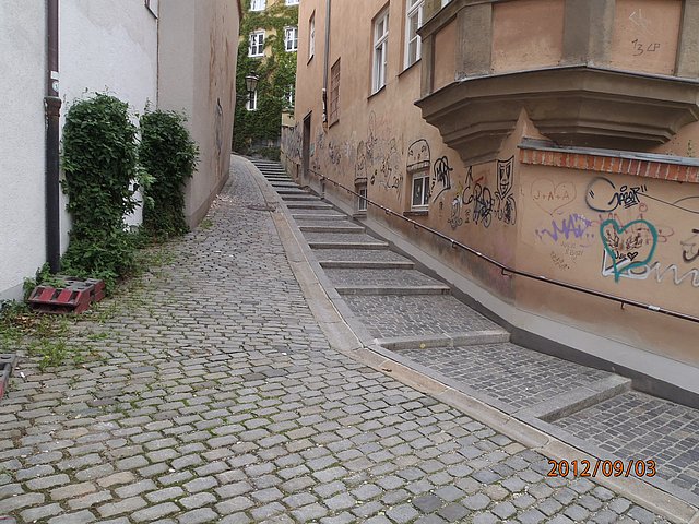 Neue Sockelabdichtung am Hunoldsberg 5 in Augsburg ISOTEC-Sockelabdichtung am Hunoldsberg 5 in Augsburg