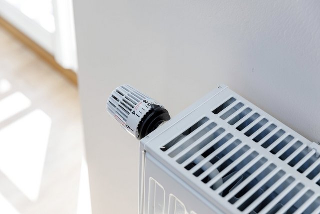 Trockene Wände, warme Räume: Wie Feuchteschutz beim Energiesparen hilft.