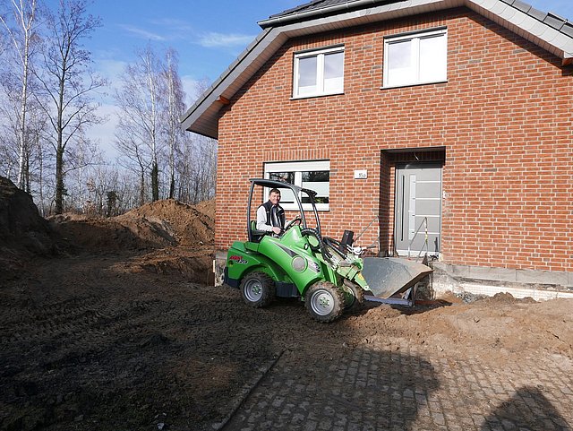 Kleiner Bagger im Einsatz kleiner Bagger im Einsatz