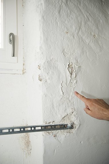 Rissinjektion und Flexbandsystem machen Beton wieder dicht