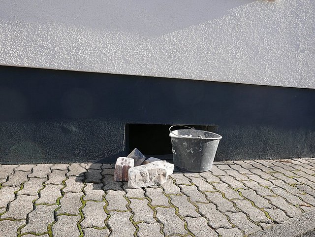 harmloses Erscheinungsbild des Kellers von Außen harmloses Erscheinungsbild des Kellers von Außen