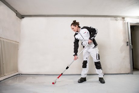 ISOTEC-Kellerbodensanierung Schritt 2 Versiegelung des Bodens