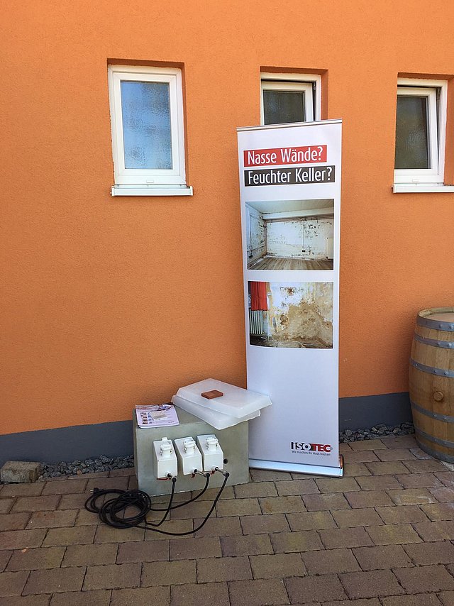 Hier ein Ausstellungsstück unserer ISOTEC-Horizontalsperre mit Paraffin, durchgeführt von uns, Bausanierung Münch GmbH Die ISOTEC-Horizontalsperre mit Paraffin wird von Bausanierung Münch GmbH durchgeführt