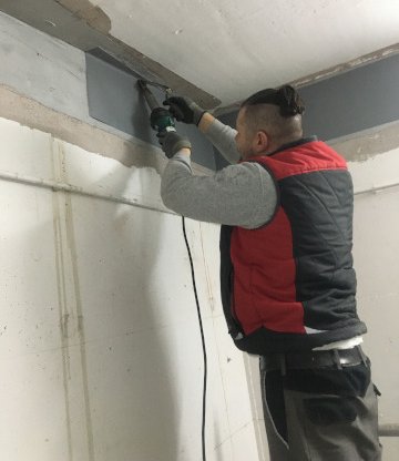 Auftragen-des-ISOTEC-Flexbandes Das ISOTEC-Flexband wird aufgetragen