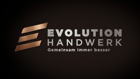 Logo „EVOLUTION HANDWERK“ mit bronzefarbenem E-Symbol und Slogan „Gemeinsam immer besser“