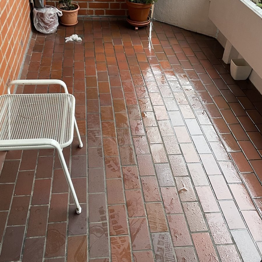 Vorher Balkon Grau