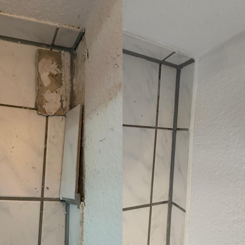 Vergleich einer gefliesten Wandecke mit abgeplatzter Oberfläche und gereinigtem Zustand
