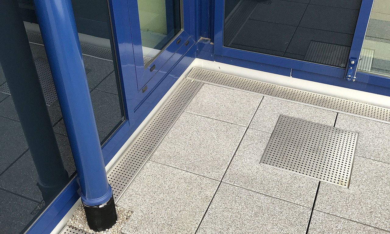 Bei ausreichender Aufbauhöhe ist auch ein Plattenbelag möglich