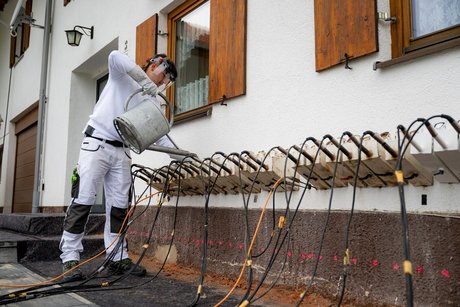Special liquid paraffin is injected into the brickwork