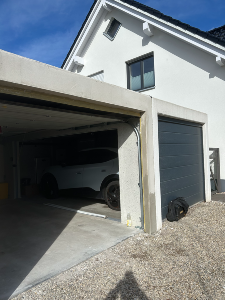 Hausbild mit Garage angegliedert