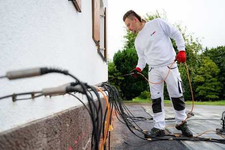 Controlled drying out of damp walls