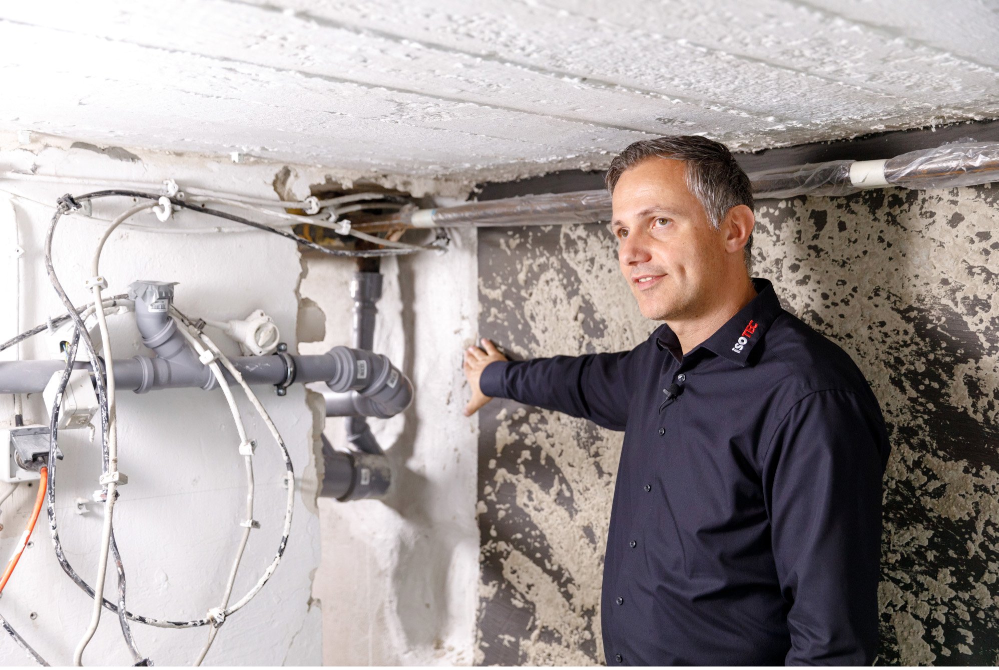 Nach fachmännischer Schadensanalyse ist die Lösung die ISOTEC-Innenabdichtung für den feuchten Keller.