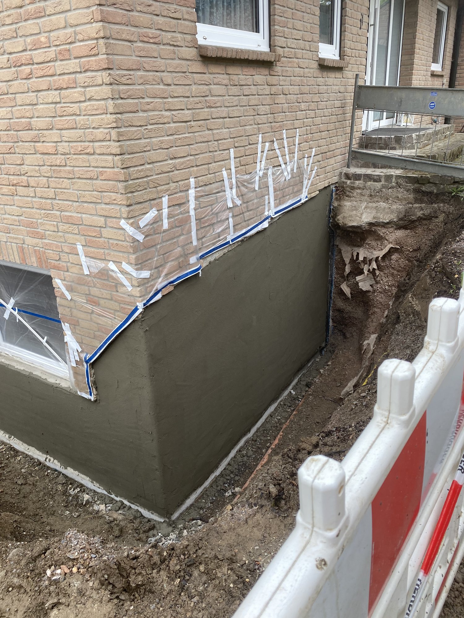 fertige Abdichtung an der Hausecke