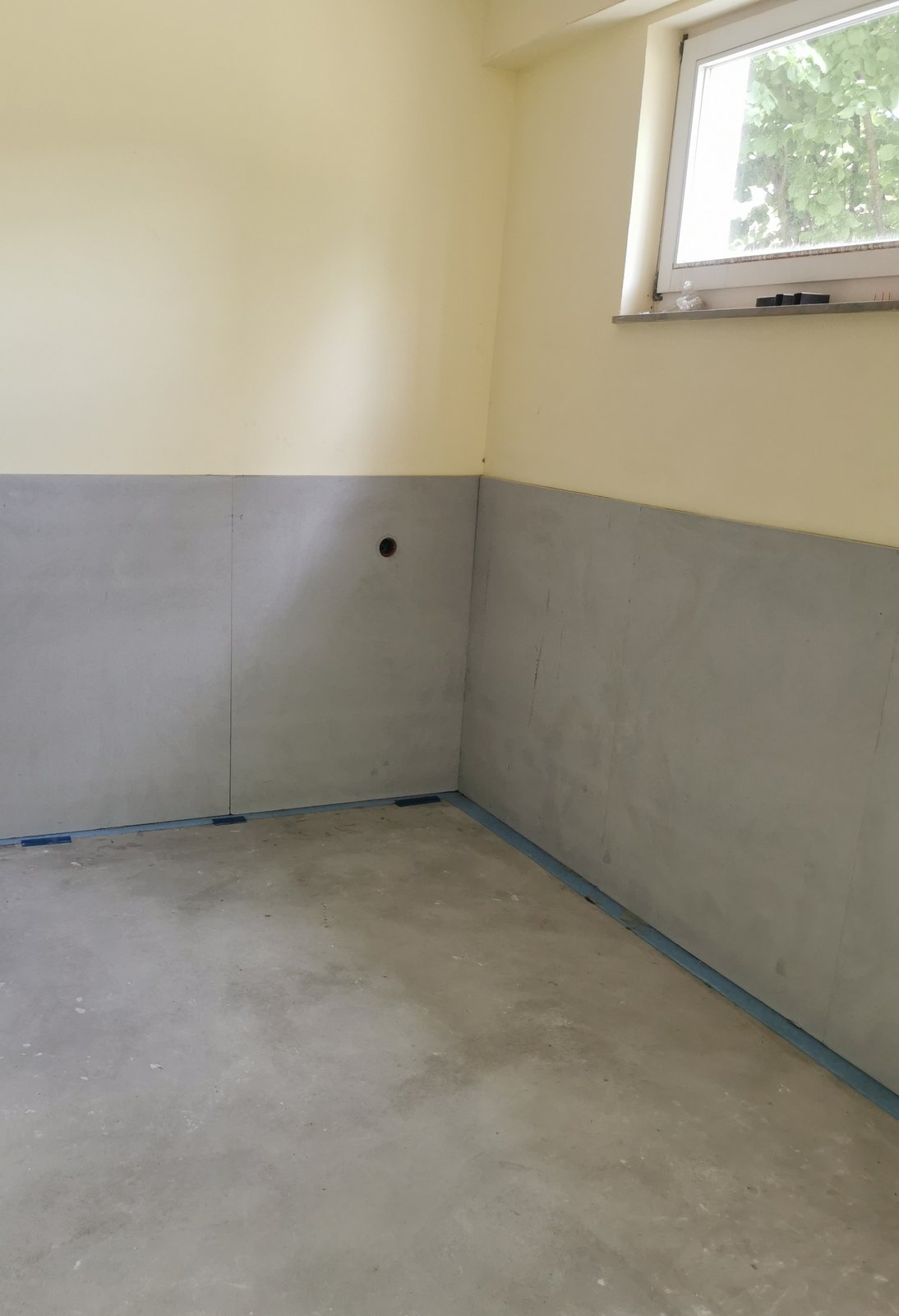 Klimaplatten sind an der Wand