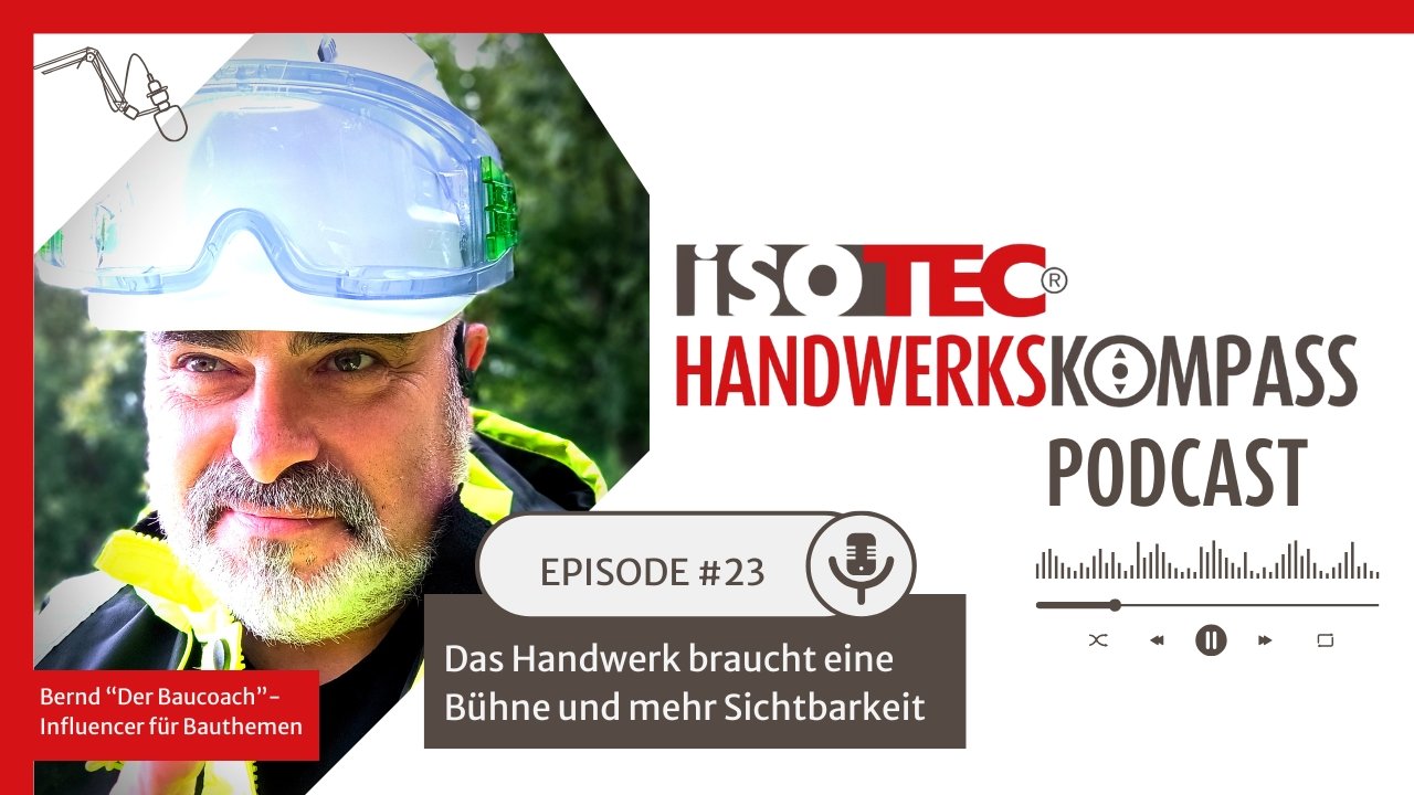 Portrait eines Arbeiters mit Schutzhelm neben ISOTEC Podcastgrafik