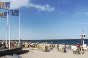 Die Hitzewelle in Deutschland sorgt für ausgebuchte Urlaubsregionen an Nord- und Ostsee. Volle Strände an Nord- und Ostsee fordern die DRLG. Ungesicherte Binnengewässer erhöhen das Ertrinkungsrisiko.