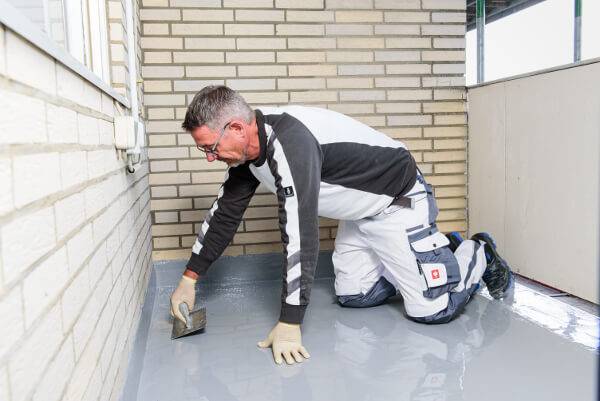 Balkonsanierung bietet sich im Frühling, da Sie dann den Balkon im Sommer nutzen können