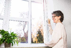 Neue Fenster = angepasstes Lüftungsverhalten Häufigeres Lüften verhindert Schimmelpilzbildung.