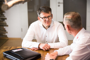 Die richtige Beratung durch Experten in ihren Gewerken. Eine Altbausanierung muss richtig geplant sein, wenn sie erfolgreich und wirtschaftlich sein soll.
