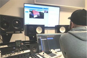 TV-Spot mit professionellem Radiosprecher TV-Spot mit professionellem Radiosprecher