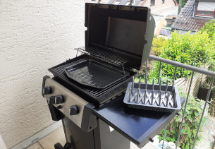 Grill mit Aluschale, statt auf Alufolie